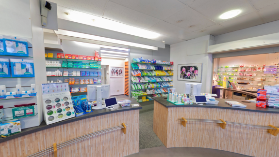 Theke der Sonnen-Apotheke